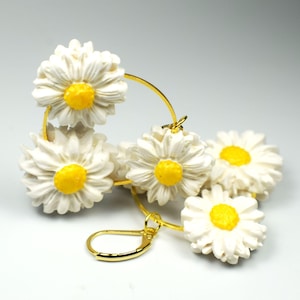 Clay Daisy Flower Earrings: Gold-Plated Spring Jewelry