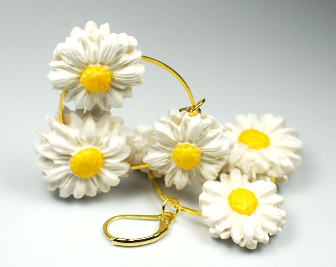 Daisy Flower Earrings, Clay Daisy Earrings, Daisy Jewelry, Spring and Summer Earrings