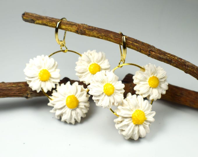 Daisy Flower Earrings, Clay Daisy Earrings, Daisy Jewelry, Spring and Summer Earrings