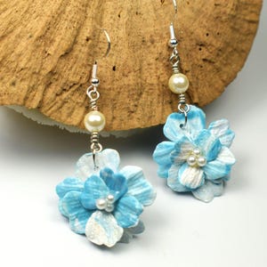 Flower Earrings, Clay Flower Earrings, Pearl Earrings, Blue Earrings, Spring Earrings, Flower Jewelry