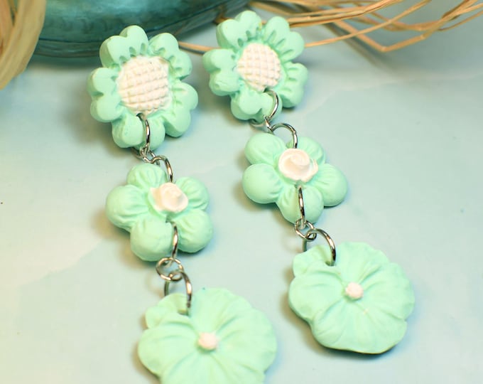 Mint Green Clay Flower Earrings, Green Flowers, Summer Earrings, Nature Earrings, Mint Green Jewelry