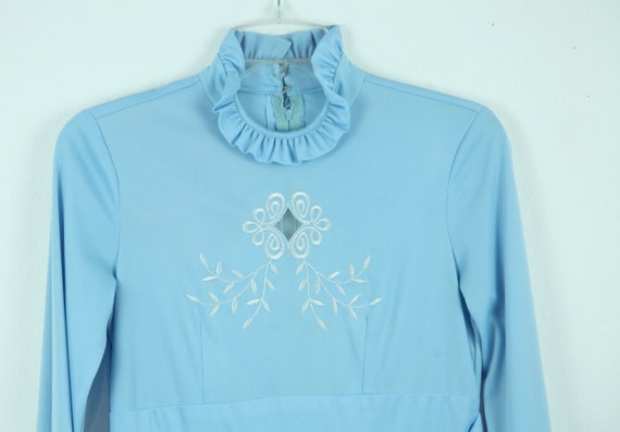 Vintage 70s Baby Blue Ruffle Collar Polyester Max… - image 1