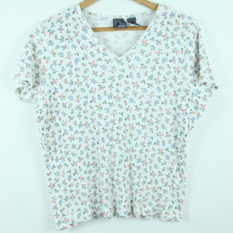 liz claiborne v neck t shirts