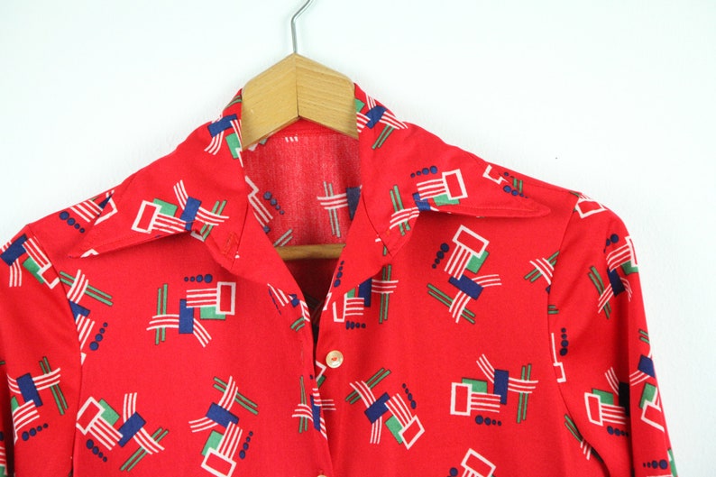 Vintage 70s Womens Red Polyester Button Down Shirt Disco Big Collar Geometric S image 2