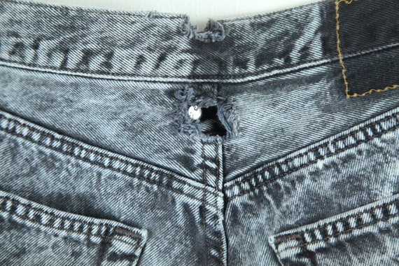 Vintage 90s High Rise Levis Button Fly Cutoff Sho… - image 10