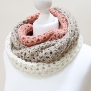 CROCHET INFINITY SCARF / Crochet Infinity Scarf - Crochet Scarf Pattern - Dahlia Infinity Scarf Crochet Pattern