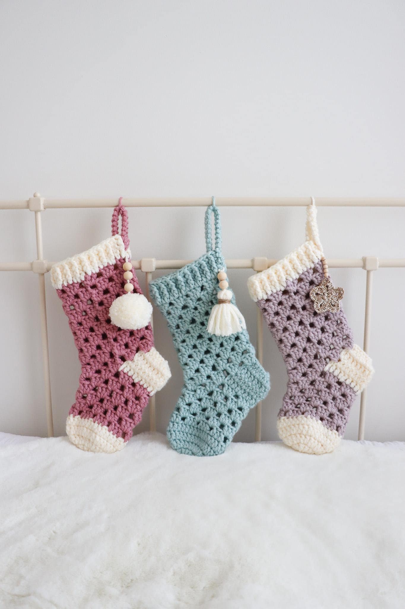 CROCHET GRANNY STOCKING & Video / Crochet Christmas Stocking Pattern - Stocking - Sugarplum Granny Stocking Pattern