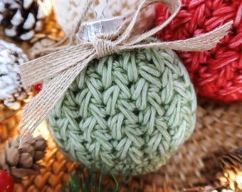 CROCHET PATTERN & VIDEO: Textured Holiday Bauble, Festive Ornament for Christmas - Maplewood Bauble Set