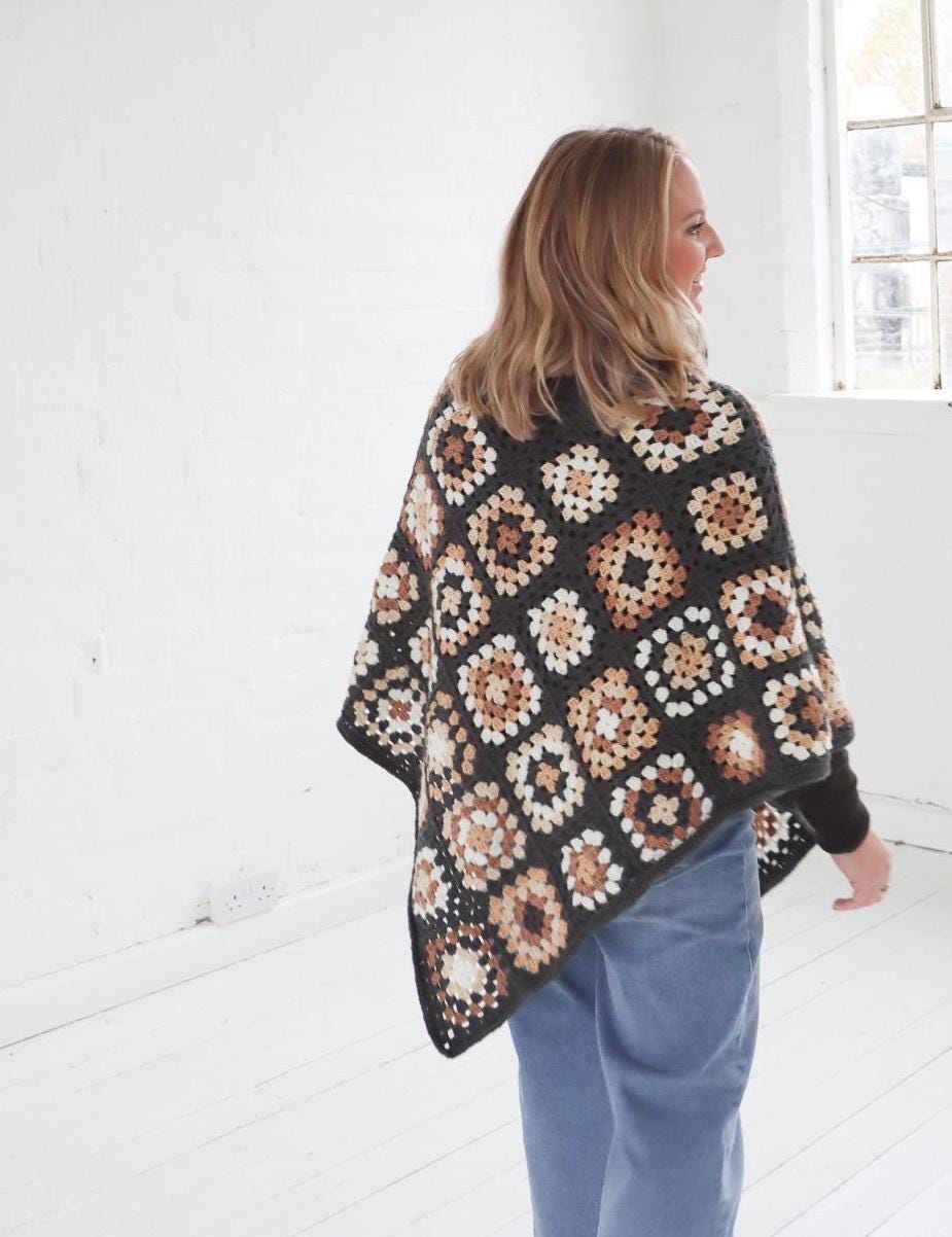 CROCHET PONCHO PATTERN / Crochet Granny Square Poncho - Easy CROCHET PONCHO PATTERN / Crochet Granny Square Poncho - Easy
