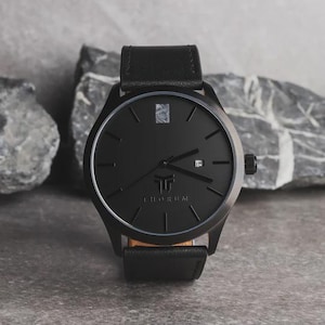Meteoritklockan, Meteoritklocka, Minimalistisk klocka, Presenter till honom, Herrarmbandsur, Presenter till marskalkar, Svart armbandsur, Thorum