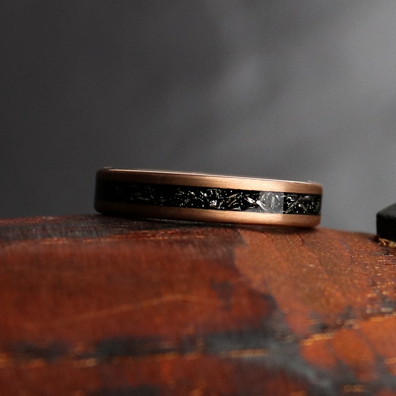 Armstrong, roséguldmeteoritring, meteoritdamring, vigselring för kvinnor, 4 mm guldring, 18k roséguld, bröllop, Thorum bild 3