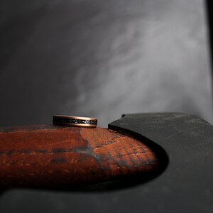 Armstrong, roséguldmeteoritring, meteoritdamring, vigselring för kvinnor, 4 mm guldring, 18k roséguld, bröllop, Thorum bild 6