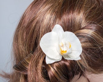Hair clip with white orchids. Realistic tropical flowers. Bridal hair flower. Tropical hair clip
