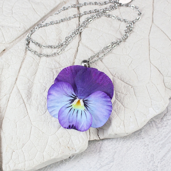 Pendentif pansy violet Bijoux de fleurs réalistes Bijoux floraux en argile Bijoux Pansy Collier floral violet