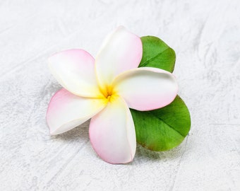 Plumeria hair clip, Realistic hawaiian flower, Bridal hair flower, Tropical hair clip