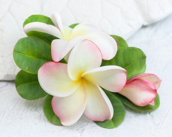 Hair clip with plumeria Bridal hair clip with realistic hawaiian flowers Tropical hair clip