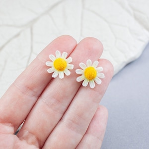 Daisy mini stud earrings Miniature  floral stud earrings