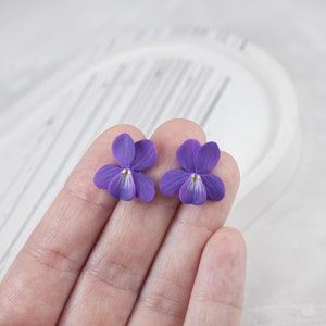 Violet stud Earrings. Purple wild violet earrings. Realistic floral earrings
