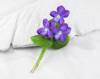 Wild violets brooch. Brooch with realistic flowers. Spring brooch