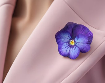 Pansy brooch. Brooch with realistic flowers. Spring purple brooch