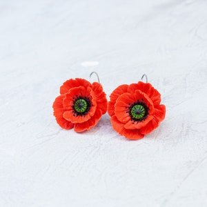 Red poppy earrings. Polymer clay flowers. Poppy jewelry. Red flower earrings. Botanical earrings. Floral jewelry image 8