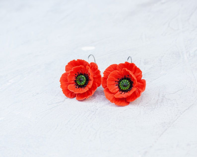 Red poppy earrings. Polymer clay flowers. Poppy jewelry. Red flower earrings. Botanical earrings. Floral jewelry image 8