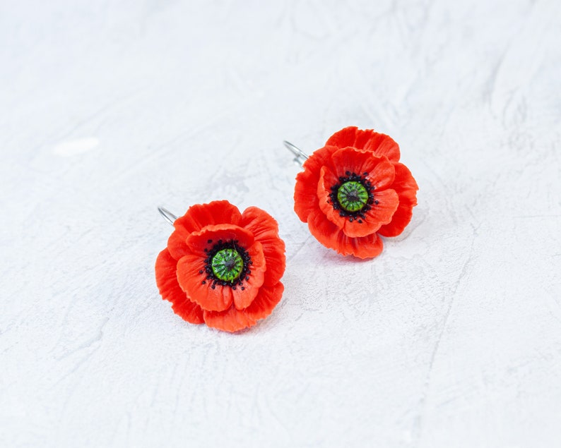 Red poppy earrings. Polymer clay flowers. Poppy jewelry. Red flower earrings. Botanical earrings. Floral jewelry image 2