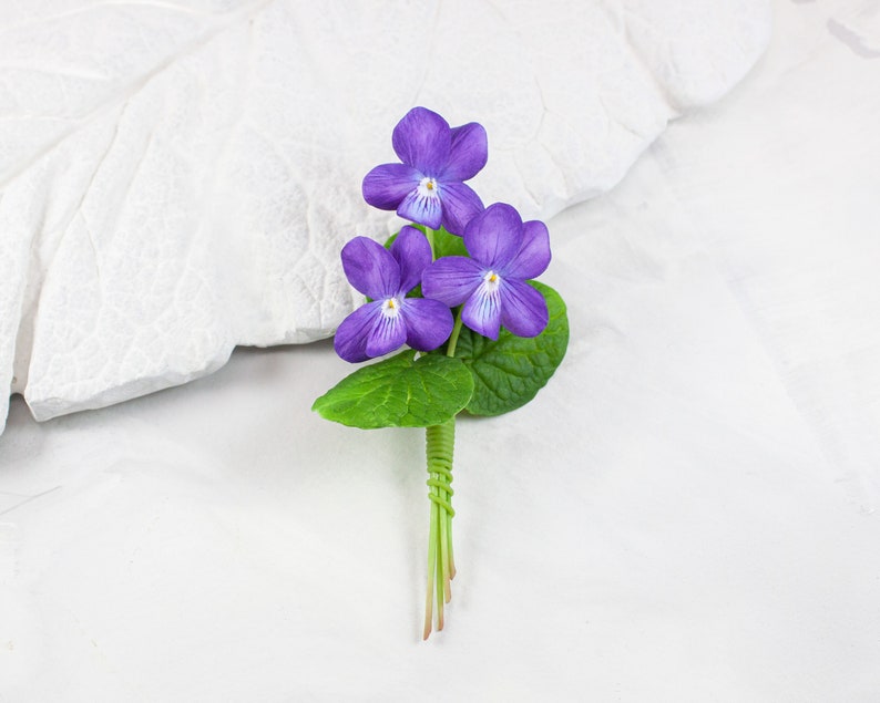 Wild violets brooch. Brooch with realistic flowers. Spring brooch image 4