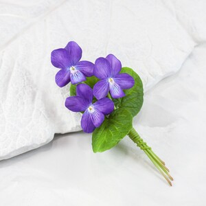 Wild violets brooch. Brooch with realistic flowers. Spring brooch image 2