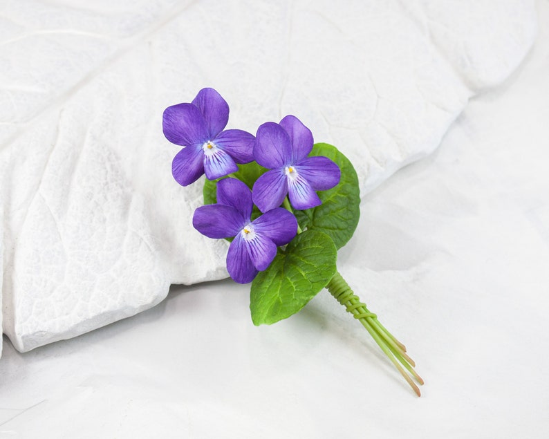 Wild violets brooch. Brooch with realistic flowers. Spring brooch image 2