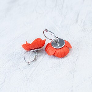 Red poppy earrings. Polymer clay flowers. Poppy jewelry. Red flower earrings. Botanical earrings. Floral jewelry image 3