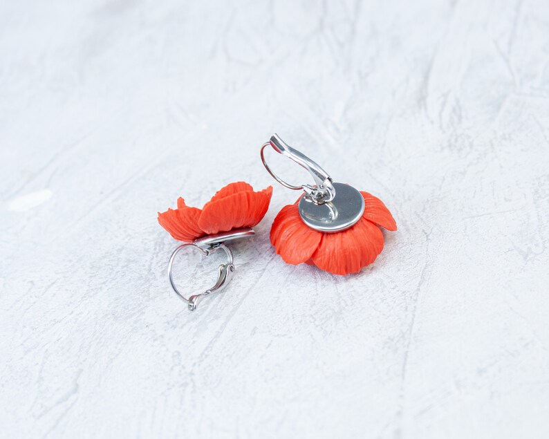 Red poppy earrings. Polymer clay flowers. Poppy jewelry. Red flower earrings. Botanical earrings. Floral jewelry image 3