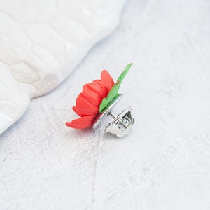 Poppy brooch. Red poppy lapel pin. August Birth Flower jewelry image 3