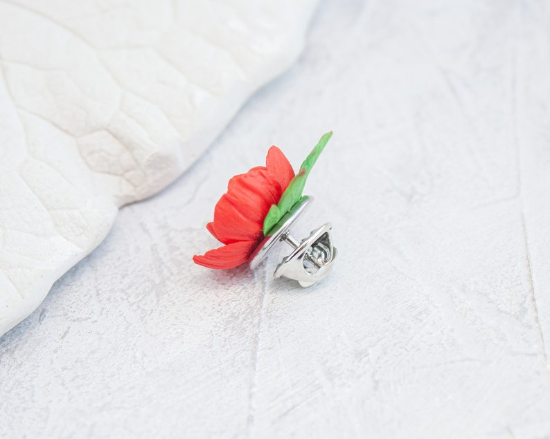 Poppy brooch. Red poppy lapel pin. August Birth Flower jewelry image 3