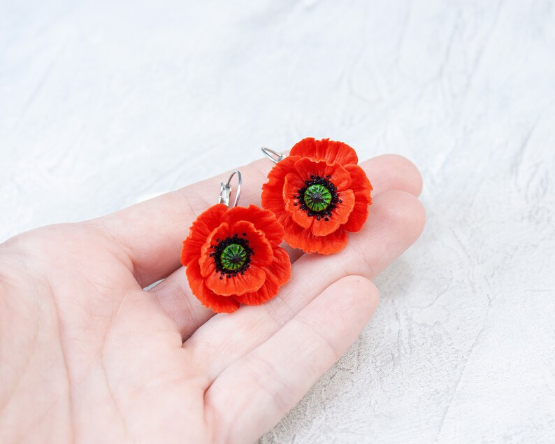 Red poppy earrings. Polymer clay flowers. Poppy jewelry. Red flower earrings. Botanical earrings. Floral jewelry image 4