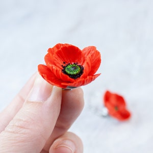 Red poppy earrings. Polymer clay flowers. Poppy jewelry. Red flower earrings. Botanical earrings. Floral jewelry image 6