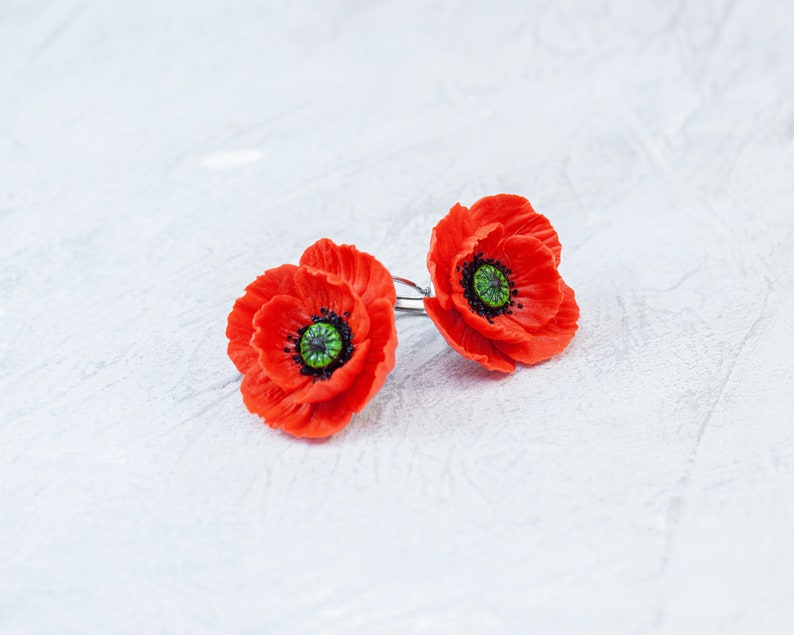 Red poppy earrings. Polymer clay flowers. Poppy jewelry. Red flower earrings. Botanical earrings. Floral jewelry image 1