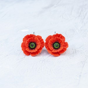 Red poppy earrings. Polymer clay flowers. Poppy jewelry. Red flower earrings. Botanical earrings. Floral jewelry image 7