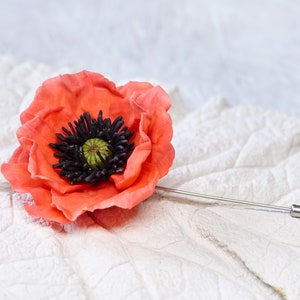 Poppy brooch. Lapel flower pin. Wedding flower boutonniere. Realistic flower