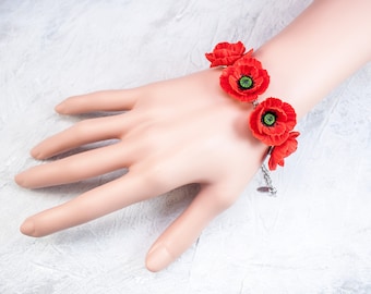 Poppy Bracelet. Bright summer bracelet with red flowers