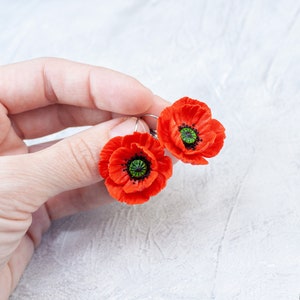 Red poppy earrings. Polymer clay flowers. Poppy jewelry. Red flower earrings. Botanical earrings. Floral jewelry image 5