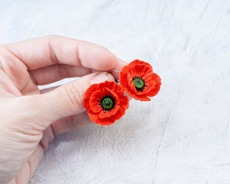 Red poppy earrings. Polymer clay flowers. Poppy jewelry. Red flower earrings. Botanical earrings. Floral jewelry image 5