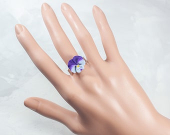 Pansy ring. Delicate flower ring.  Adjustable midi ring