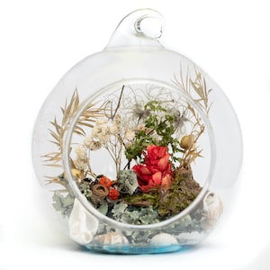 Dried flowers arrangement, pond/sea theme, hanging terrarium, ornament, resin