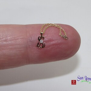 Miniatuur persoonlijke gouden monogram ketting met diamant afbeelding 4