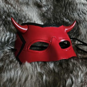 The Devil&#39;s Advocate Molded Leather Mask