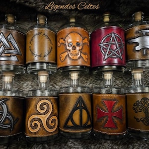 Personalisierte Rumflaschen aus pflanzlich gegerbtem Leder