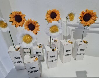 Bee happy. Little wooden block with flower and bee. Sunflower or daisy.mothers day gift.spring.summer gift.mothering sunday