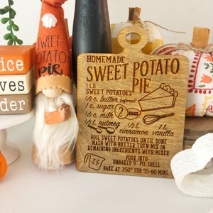 Mini Sweet Potato Pie Recipe Cutting Board – Engraved Farmhouse Kitchen Decor – Fall Tiered Tray Accent – Thanksgiving Baking Sign