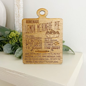 Homemade Lemon Meringue Pie Recipe Sign – Mini Cutting Board Kitchen Decor – Farmhouse Tiered Tray Sign – Rustic Summer Baking Decor